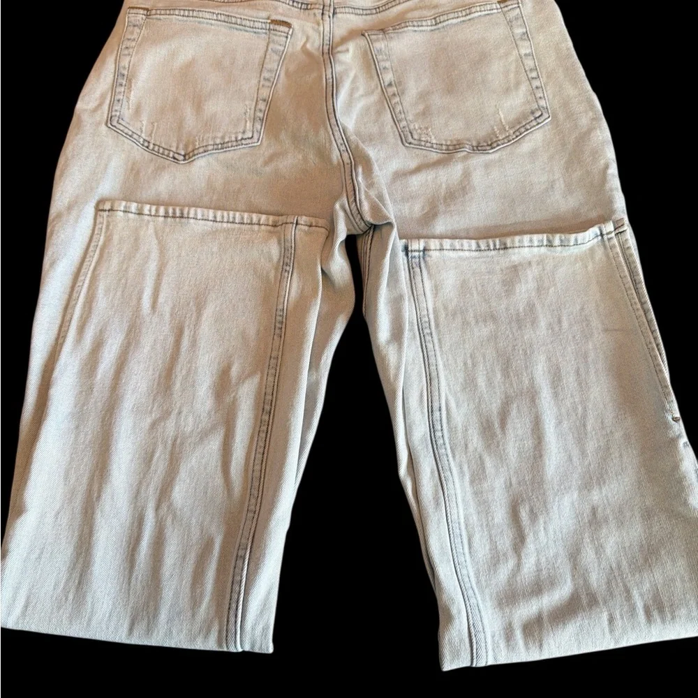 Abercrombie &Fitch light wash ultra high rise slim straight women’s size 31/12 S